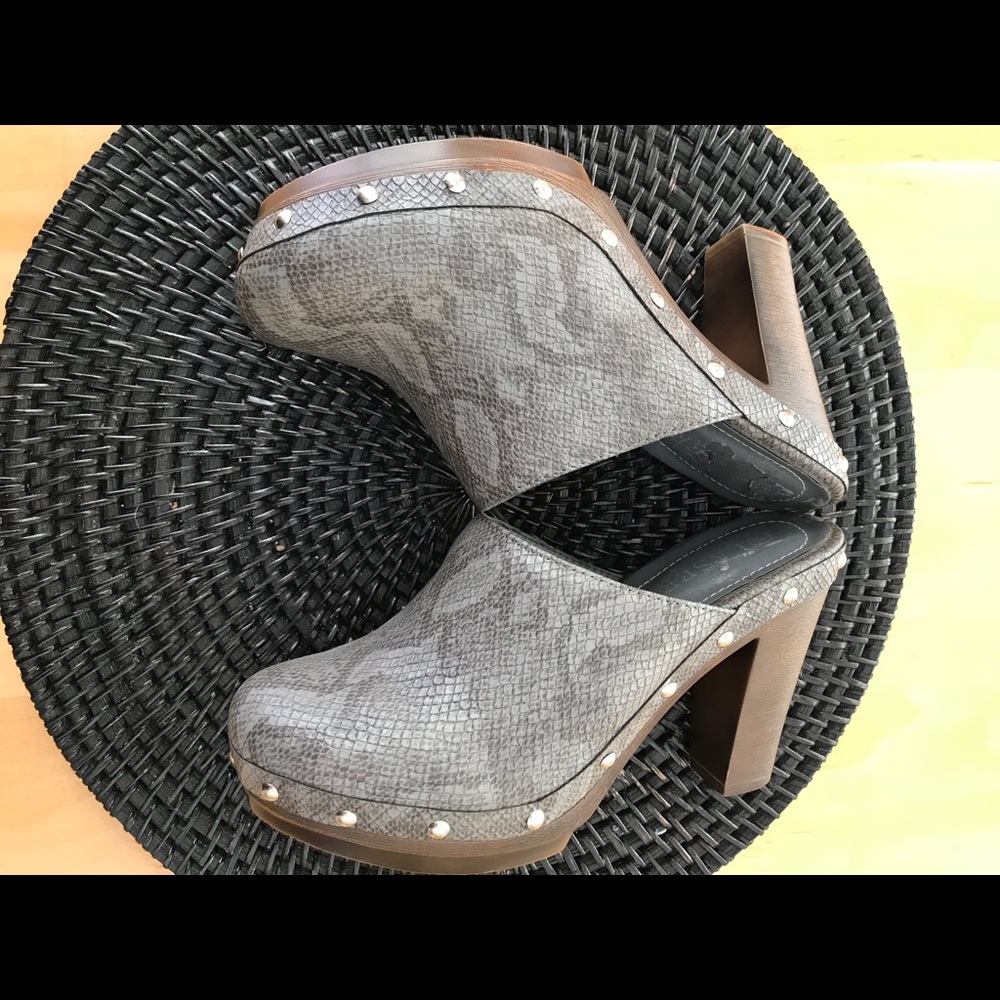 NEW Vegan LASER Snakeskin Sz 8.5 MULES